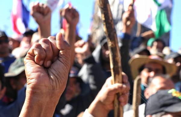 Marcha en el microcentro: Campesinos exigen recuperación de “tierras malhabidas”
