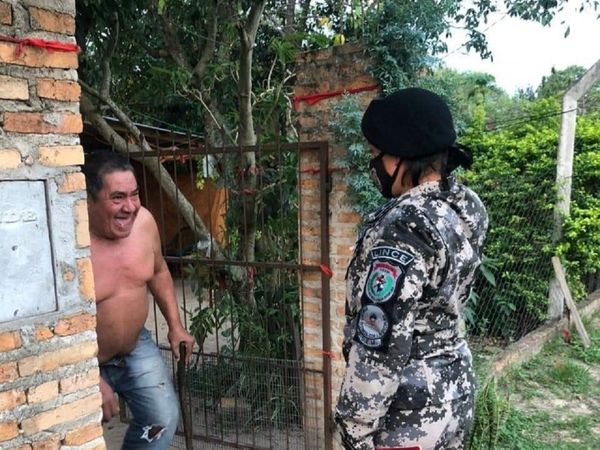 Papá se emociona al ver a su hija, flamante lince