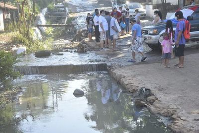 Vecinos exigen a Essap urgente solución a problema de desechos cloacales - Nacionales - ABC Color