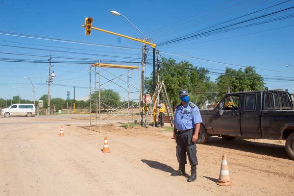 Modifican ubicación de semáforo en Filadelfia