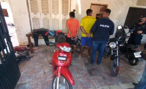 Presuntos robamotos detenidos tras allanamiento de vivienda en Franco