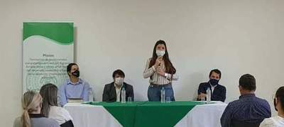 Viceministra del MAG se reúne con autoridades de Agronomía de la UNE y productores de la zona