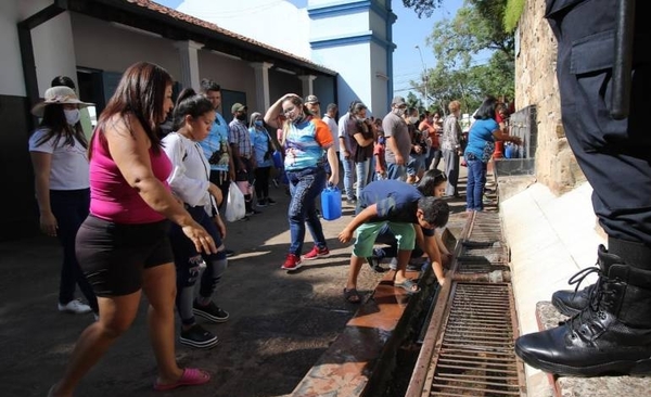 HOY / Vuelven a abrir Tupãsy Ykua luego de que vendedor se encadenara