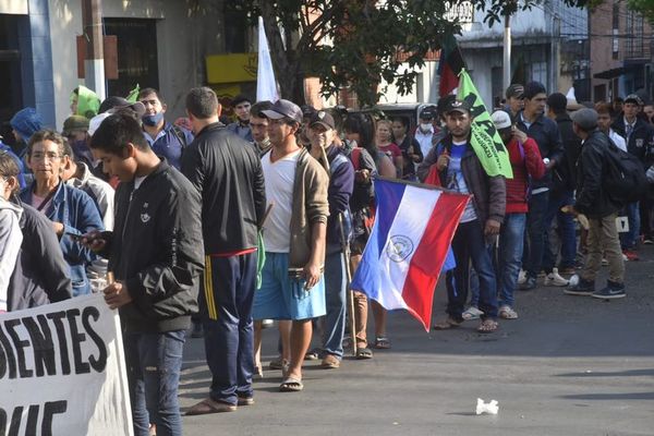 Labriegos marchan para exigir reforma agraria a la Corte - Nacionales - ABC Color