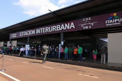 Controlarán que buses cumplan beneficio de medio pasaje para adultos mayores  - ABC en el Este - ABC Color