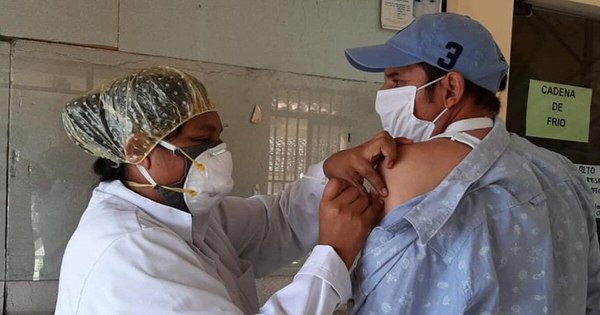 La Nación / Plantean que Salud Pública distribuya vacuna contra el COVID de manera gratuita
