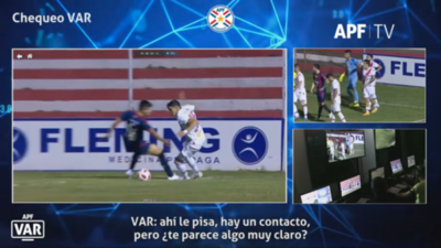 De esta forma, el VAR y Éber Aquino sancionaron el penal en River-Cerro