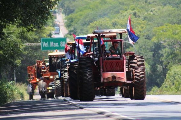 'Tractorazo' de productores de Itapúa rumbo a Asunción