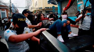 Repudian represión policial de las protestas en Guatemala