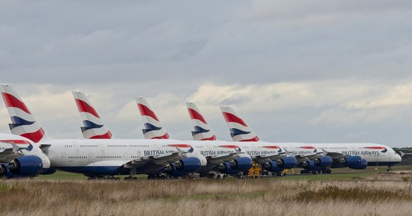 La Nación / Para sobrevivir British Airways vende copas de champán y otros objetos del Boeing 747