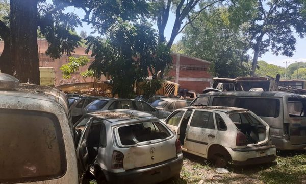 Gobernación subasta vehículos y maquinarias que están en desuso