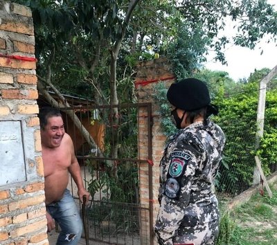 La historia detrás de la foto de la Lince y el papá orgulloso: "Llegué como le prometí, uniformada y con mi titulo" » Ñanduti