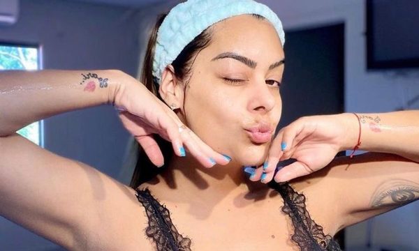 A Larissa le criticaron sus cejas y ella respondió: “Deberías de tener cuidado”