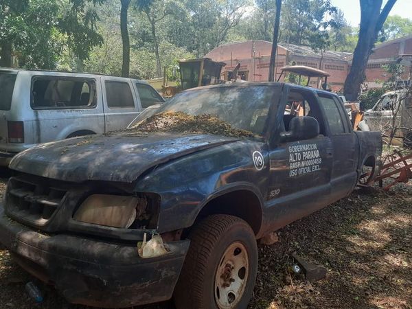 Gobernación de Alto Paraná subastará vehículos y maquinarias - ABC en el Este - ABC Color