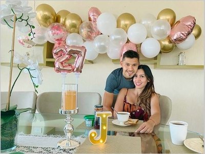 Crónica / (VIDEO) El cumple de la novia de Oscar Romero
