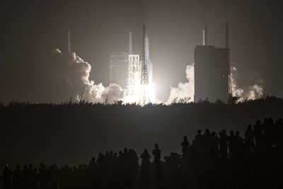 China lanza una sonda para traer muestras de la Luna - Ciencia - ABC Color