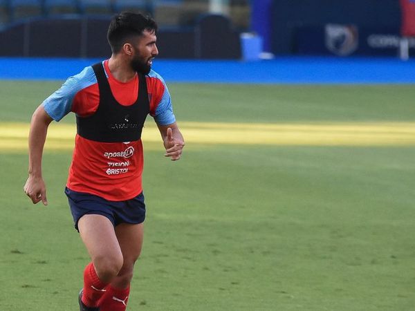 Alberto Espínola, el único lateral que retorna en la regularización - Cerro Porteño - ABC Color