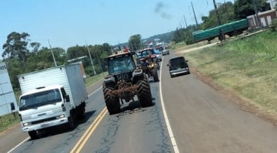 Tractorazo de productores en busca de un subsidio estatal - Megacadena — Últimas Noticias de Paraguay