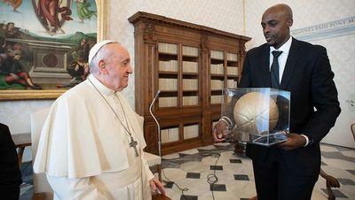 El Papa Francisco recibió a jugadores de la NBA
