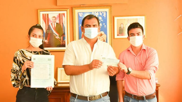 Caazapá: Gobernador entregó aportes a comisión de jóvenes de San Juan Nepomuceno - Noticiero Paraguay