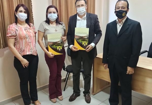 Proyectan que estudiantes de la FAFI-UNE realicen pasantías en el Centro Educativo Municipal