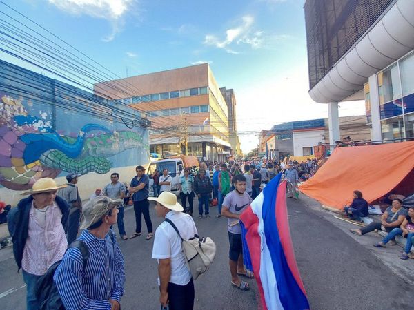 Calles del microcentro bloqueadas por movilización de campesinos