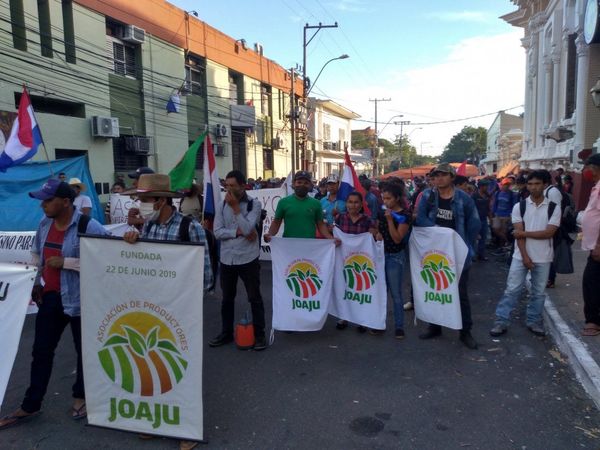 Productores exigen recuperación de tierras malhabidas con marcha