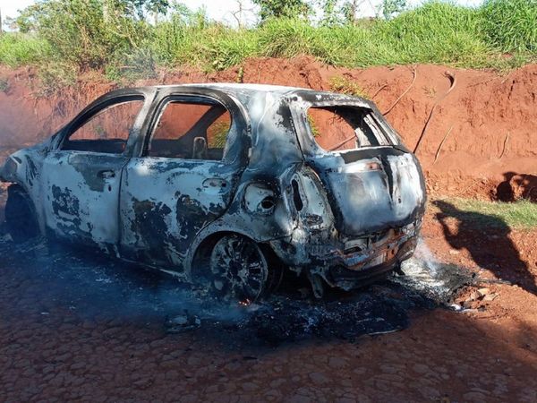 Incineran dos vehículos en Pedro Juan Caballero