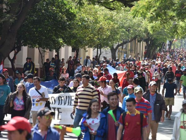 Ejecutivo apoya transferencias a campesinos, pero estudio se dilata en Diputados