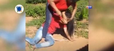 Violenta agresión: Una mujer le cortó el cabello con cuchillo a otra | Noticias Paraguay