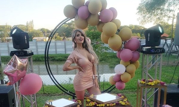 Crónica / (VIDEO) Emañamí cómo festejó su cumple feliz la cuerona Karen Insfrán