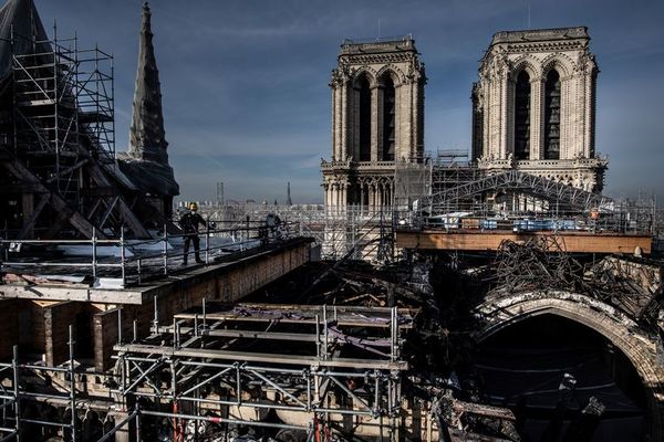 Obras de Notre-Dame han retirado ya todo el andamiaje quemado - Mundo - ABC Color