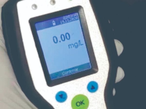 Dio positivo a la prueba de alcotest por usar enjuague bucal