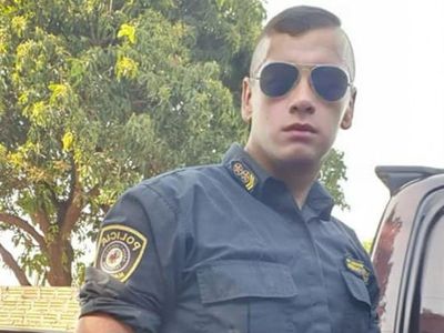 Poli también peló su feroz tatuaje