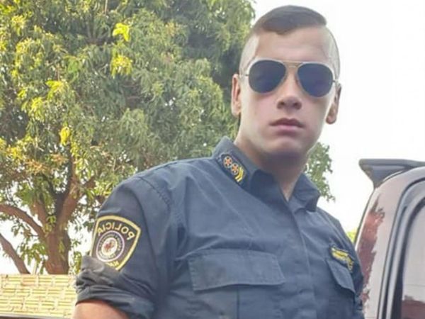 Poli también peló su feroz tatuaje