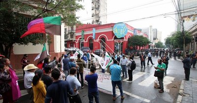La Nación / “Hay demasiadas deudas en el sector agrícola”, dice productor de Itapúa