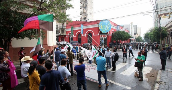 La Nación / “Hay demasiadas deudas en el sector agrícola”, dice productor de Itapúa