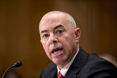 Joe Biden recurre a un hispano para la Seguridad Nacional