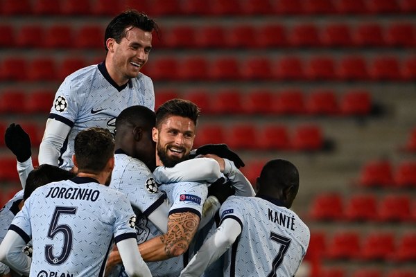 Con un gol agónico de Giroud, Chelsea se mete a octavos de Champions