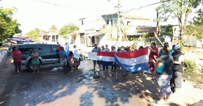 La Nación / Piden que se elimine un arroyo de aguas servidas