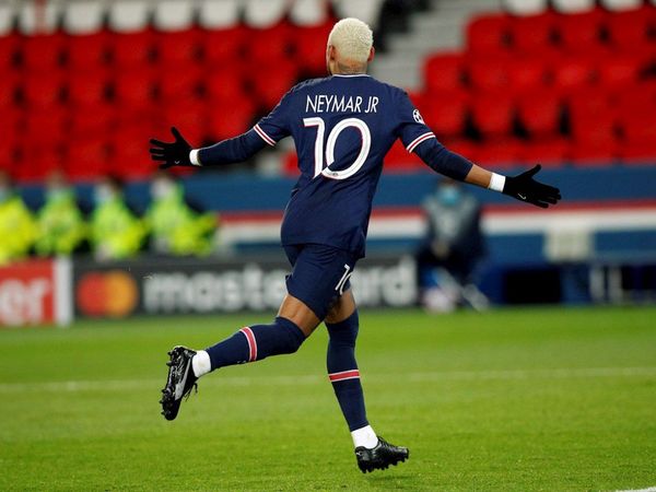 El PSG evita el naufragio