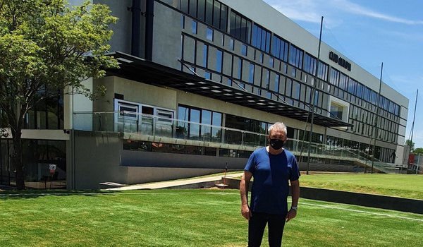 La visita de un campeón de América a la nueva Villa Olimpia