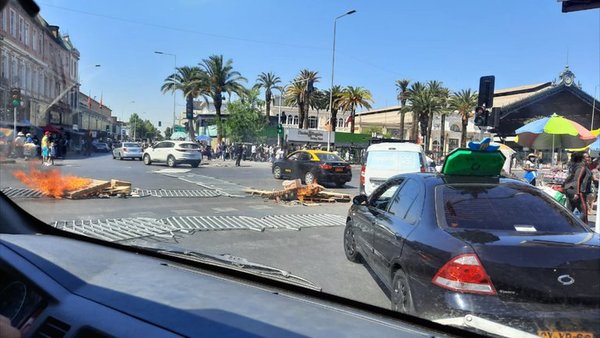 Chile: vuelven las protestas y enfrentamientos en las calles entre encapuchados y Carabineros