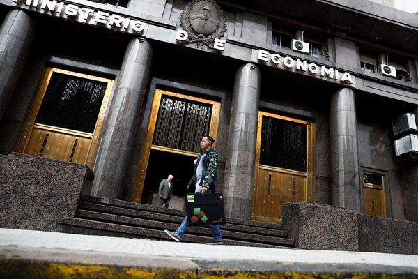 Argentina acudirá otra vez este jueves al mercado local de deuda - MarketData