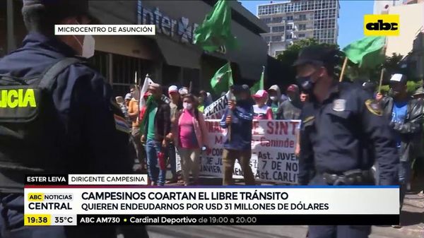 Campesinos coartan el libre tránsito en Asunción  - ABC Noticias - ABC Color