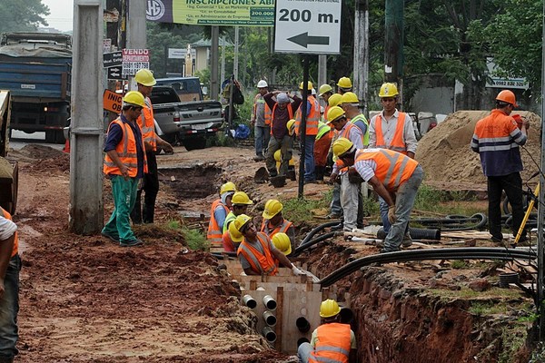 MOPC ejecuta instalación de tuberías en Asunción - ADN Paraguayo