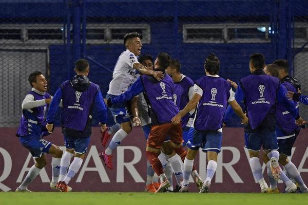 Vélez Sarsfield se impone en el Fortín