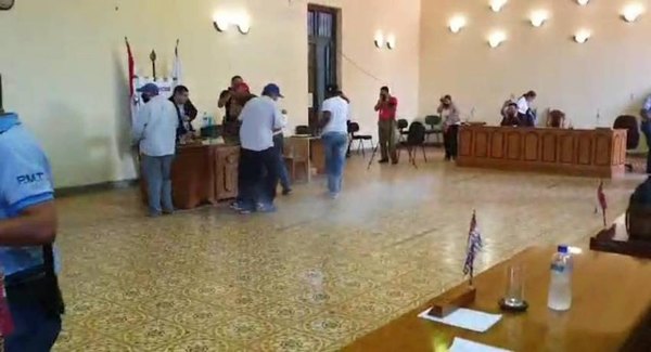 Crónica / Con “cebollón” bajaron la sesión en Concepción