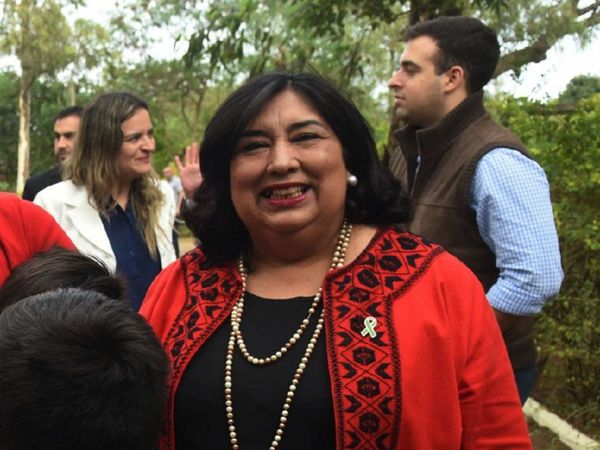 Cartistas abren fuego  contra ministra de la Niñez y apuntan a su cabeza