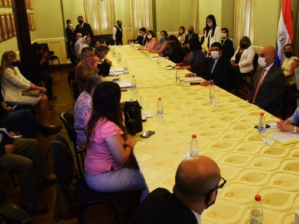 Trabajarán en un nuevo plan de la niñez, tras las críticas